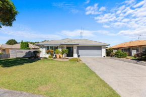 Pretty in Papamoa - Papamoa Holiday Home